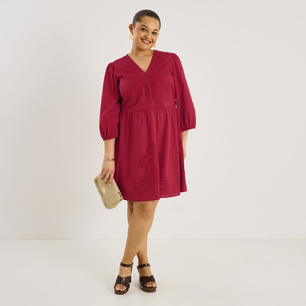 Robe courte broderie anglaise col V - 1