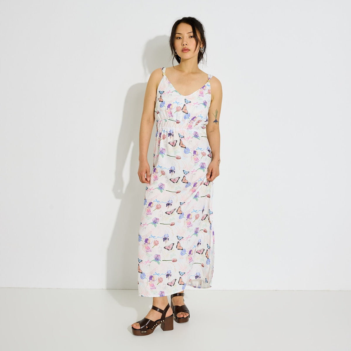 Robe longue fluide imprimée à bretelles - 1